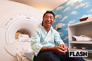 具志堅用高」自慢の差し入れは「どら焼」180円 | Smart FLASH/スマフラ