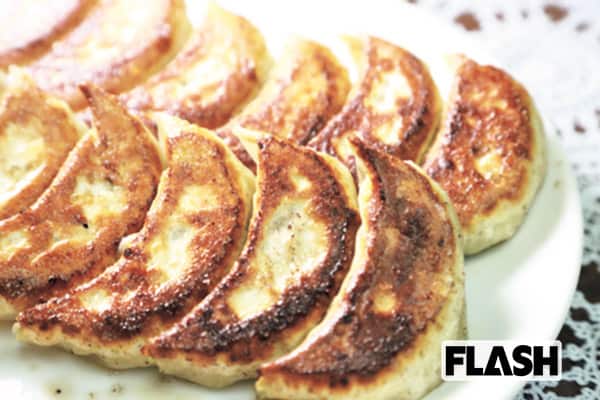 餃子（6個550円、税込み）