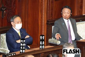 マフィア・スタイル” 麻生太郎氏が愛用する特注品「サッチェルバッグ