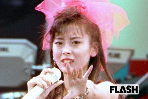 氷室京介、カリフォルニアの7億円豪邸を10億円で売却…本棚には『宇宙