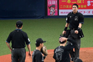 白井球審、判定不服見せた佐々木朗希へ詰め寄る姿に「当然の注意」「大人気な…