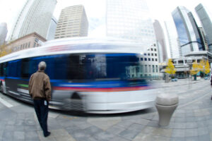 年間2000回使用する猛者も…「敬老パス」廃止・見直しで「日本の老後は厳…