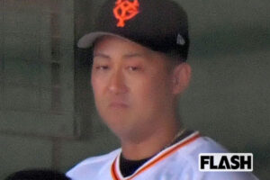 巨人・中田翔に「当面2軍」宣告…失意のベンチで“ぼっち姿”撮「意外と人見…