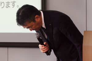 au通信障害、SNSで渦巻く「サイバー攻撃」「太陽フレア」説、ホントなの…