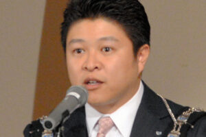 楽して儲かるなんて仕事はない」麻生太郎氏 成人式での講演に非難殺到