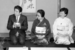 安倍晋三元首相　94歳母・洋子さんに悲しみ広がる「息子を見送る事になるな…