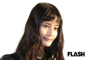 橋本愛『べらぼう』最終回放送で共演陣との豪華集合写真を披露!　視聴率ワー…