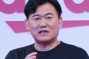 楽天にのしかかる「借金2兆5000億円」モバイル契約者大量流出で「子会社…