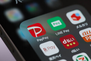 給料支払い「ペイペイ」「楽天ペイ」もOKに批判の声「税金は払えないのに」…