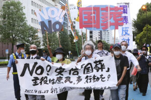 もはや「妨害派」 国葬反対派の過激化止まらず、参列知事に住民監査請求、各…