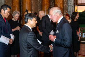 天皇陛下がレセプションにご出席 “相乗りバス”を選ぶ奥ゆかしさ、各国元首…