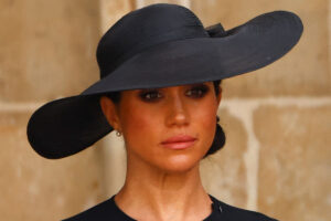 メーガン妃、女王国葬で見せた “涙” に英国民は冷ややか、王室批判の残念…
