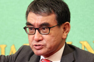 河野太郎　統一教会政局で一人勝ち！ 「性格難」が麻生氏の教えで改善、「ポ…