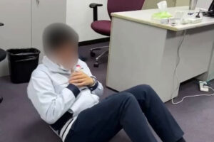 中国人所長が部下に腹筋500回強要 、「飛び降りろ」と暴言も…名門・ユア…