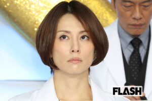 米倉涼子「もう、ハイヒールが履けないの…」急性腰痛で舞台『CHICAGO…