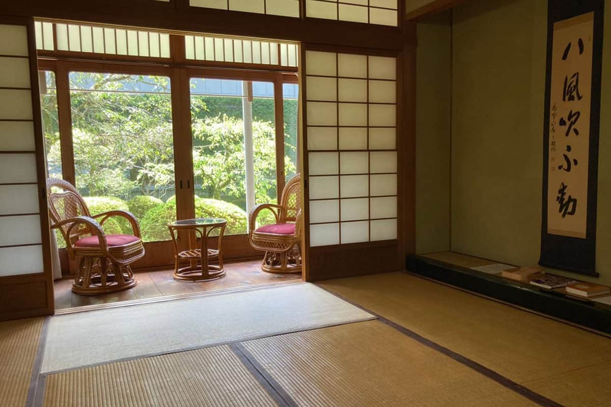 併設されている宿坊。“世界遺産”を間近に感じて宿泊できるのは日本でここだけかもしれない