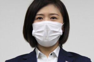 「なりすましビラ配り」の美人福岡市議、幼稚な辞職会見に重なる「無免許人身…