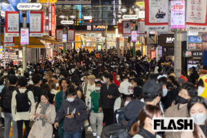 USJ炎上、梨泰院事故後も大賑わい…渋谷に集った“下着ハロウィン”女子た…