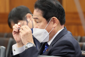 岸田首相が明かした「増税を選挙公約に入れなかった理由」にSNS憤激…日本…