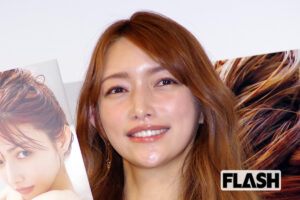 露出急増】後藤真希 AKB48コンサートに“圧巻の生涯アイドル姿”で