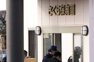 10人に1人が「私も虐待した」と回答…保育士121人調査の衝撃！吐いた食…