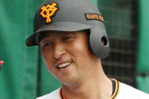 巨人・中島宏之、紅白戦で骨折し無念の帰京も…赤ちゃん連れ女性に「荷物おろ…