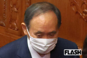 菅前首相、目の前の岸田首相を“完全無視”四面楚歌の現状に見せた“大人げな…