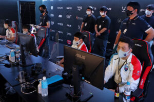 運動量の減少、昼夜逆転、尋常でないストレス…日本初 “eスポーツ外来” …
