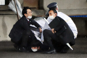 2発めがあった？　取り押さえたのは「漁港のおっちゃん」…岸田首相演説会場…