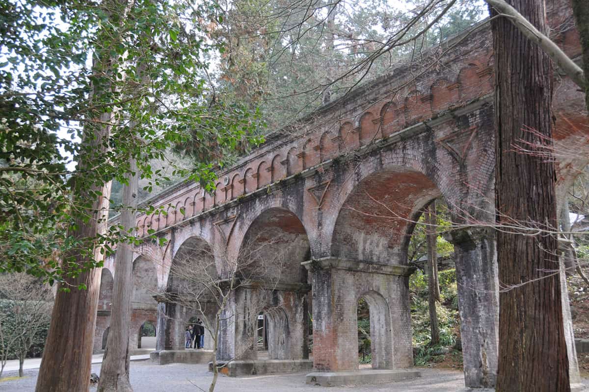 琵琶湖から水を引く疎水「南禅寺水路閣」(写真・AC)