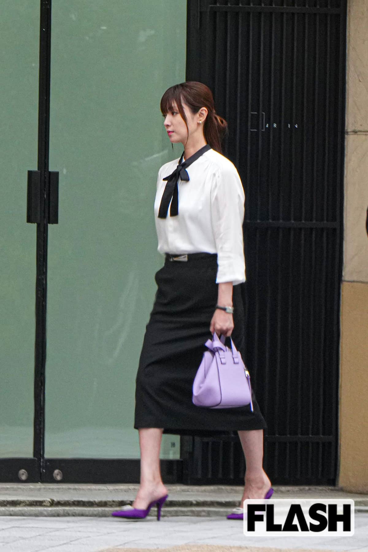 ♡深田恭子着用♡ ブラウス パープル 画像・写真1/3）深田恭子 スタッフも思わず見入る「変わらぬ美貌」と