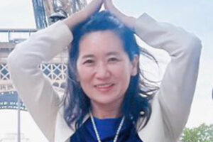 今井絵理子氏・松川るい氏ら38人がフランス外遊…エッフェル塔前の記念写真…