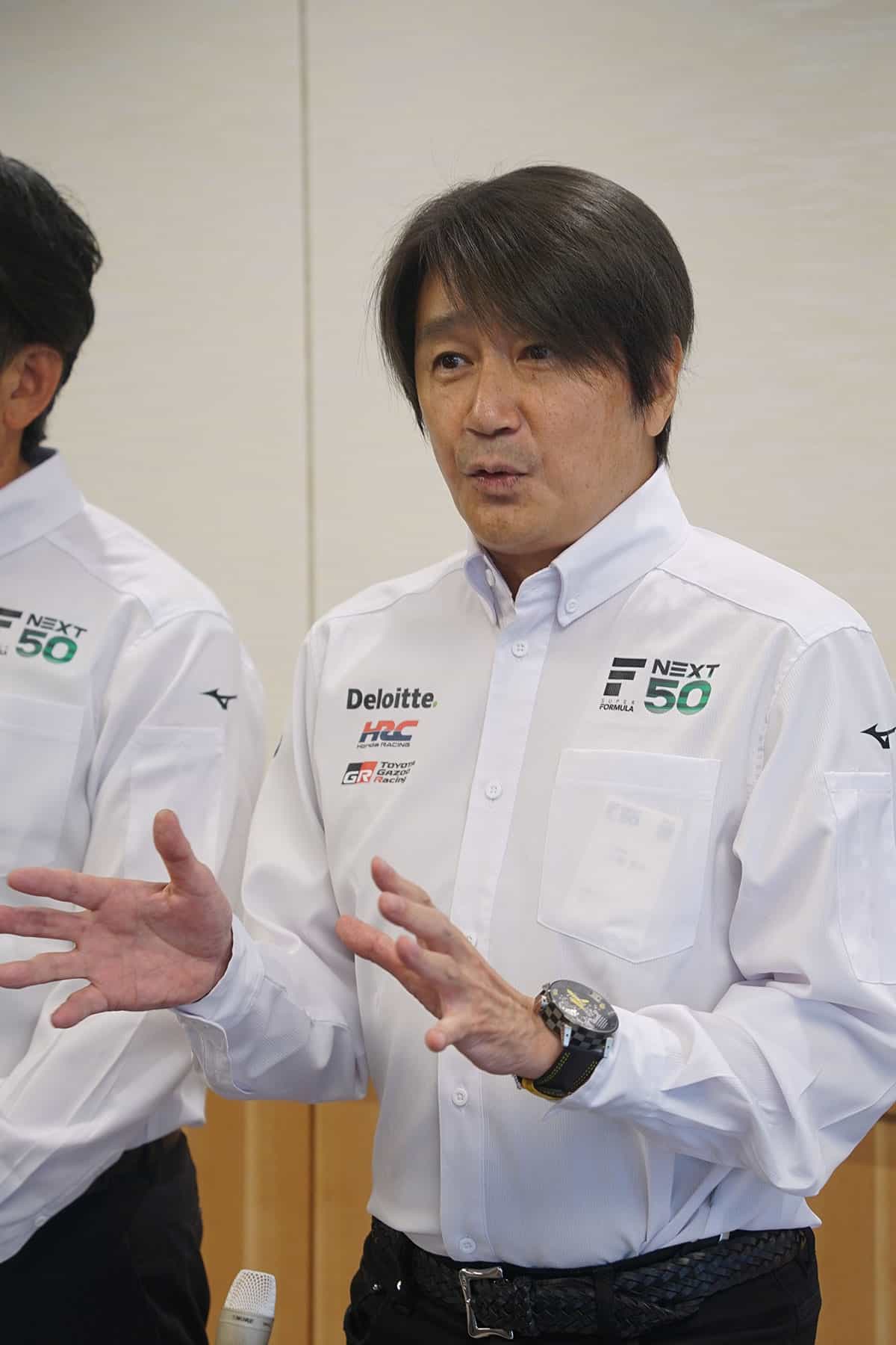 5月19日、日本レースプロモーション会長として、大分県庁を表敬訪問した際に、近藤は当時のジャニーズ事務所の対応に苦言を呈するコメントを残していた(写真・時事通信)