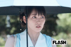 吉岡里帆、ロケ現場で見せた脚線美…新ドラマ『時をかけるな、恋人たち』は奇…