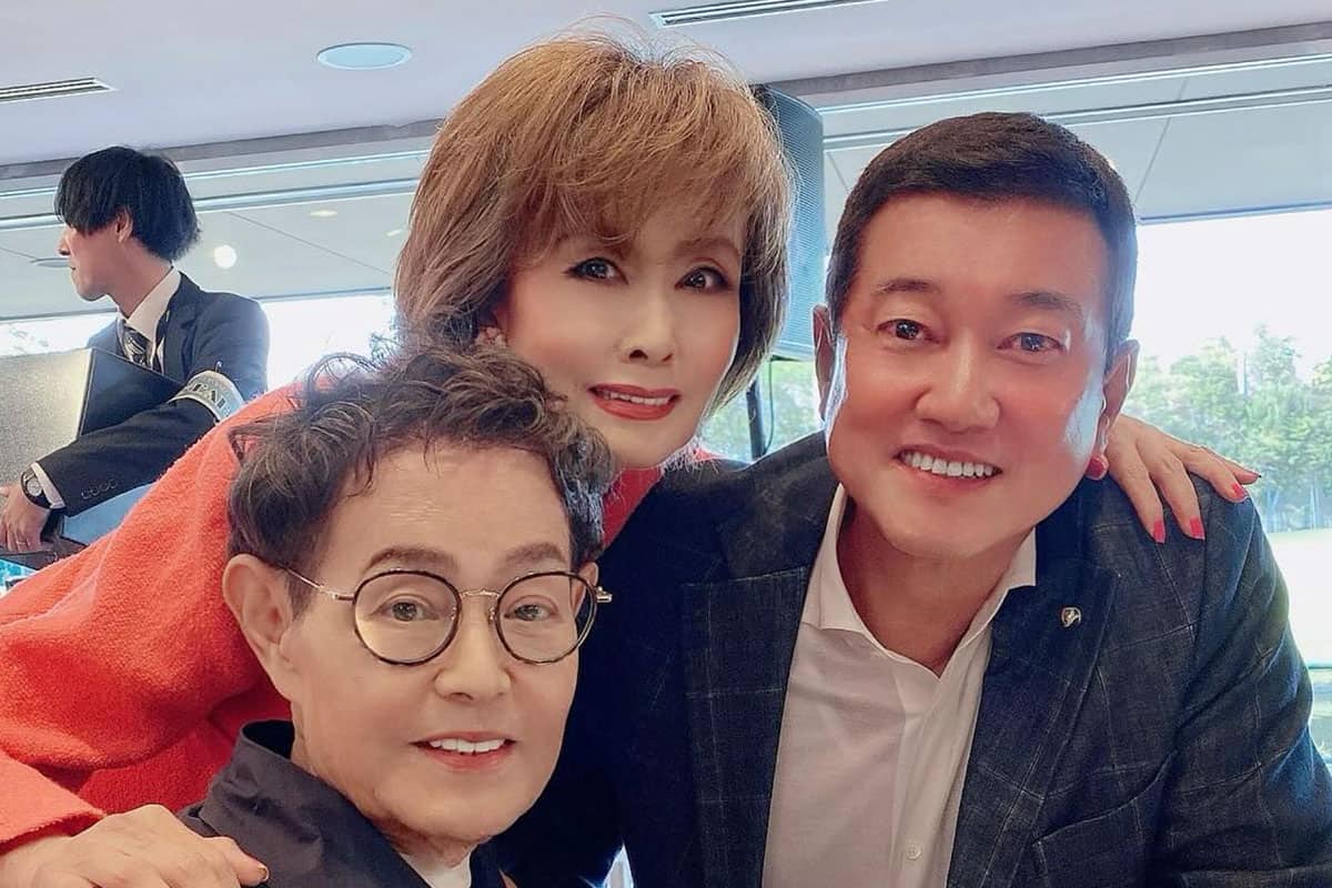 小柳ルミ子が投稿した原辰徳、加藤茶との3ショット(インスタグラムより)