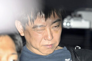 愛人同士を“枕営業”で競い合わせ…“紙クズ社債”で80億円集め逮捕の男「…