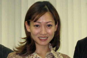 細川ふみえ ジャケパンスタイルで公の場に久々登場「相変わらずお綺麗で」変…