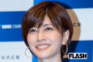 内田有紀 ヤ・ロ＞始球式を行った内田有紀（撮影・長久保 豊） - スポニチ