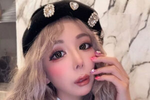 新幹線グリーン車での“迷惑客”に元セクシー女優が激怒…座席テーブルに足を乗せイヤホンなしで動画鑑賞