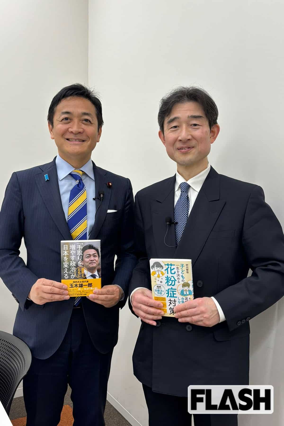 玉木雄一郎氏(左)と高校時代の同級生で、耳鼻咽喉科医院を経営する村川哲也氏