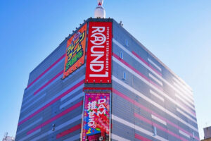 グラスに汚物…ライブ配信者がラウンドワンで「極めて悪質な迷惑行為」待ち受…