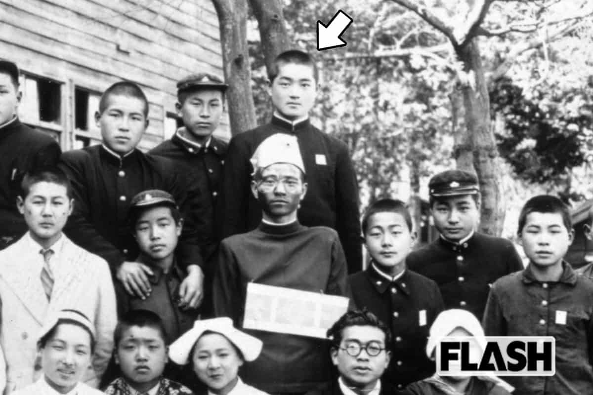 佐倉中時代の成績は中の上ぐらい。いたずらをしてよく廊下に立たされた。このころ、1つ年上の女のコに初恋をした