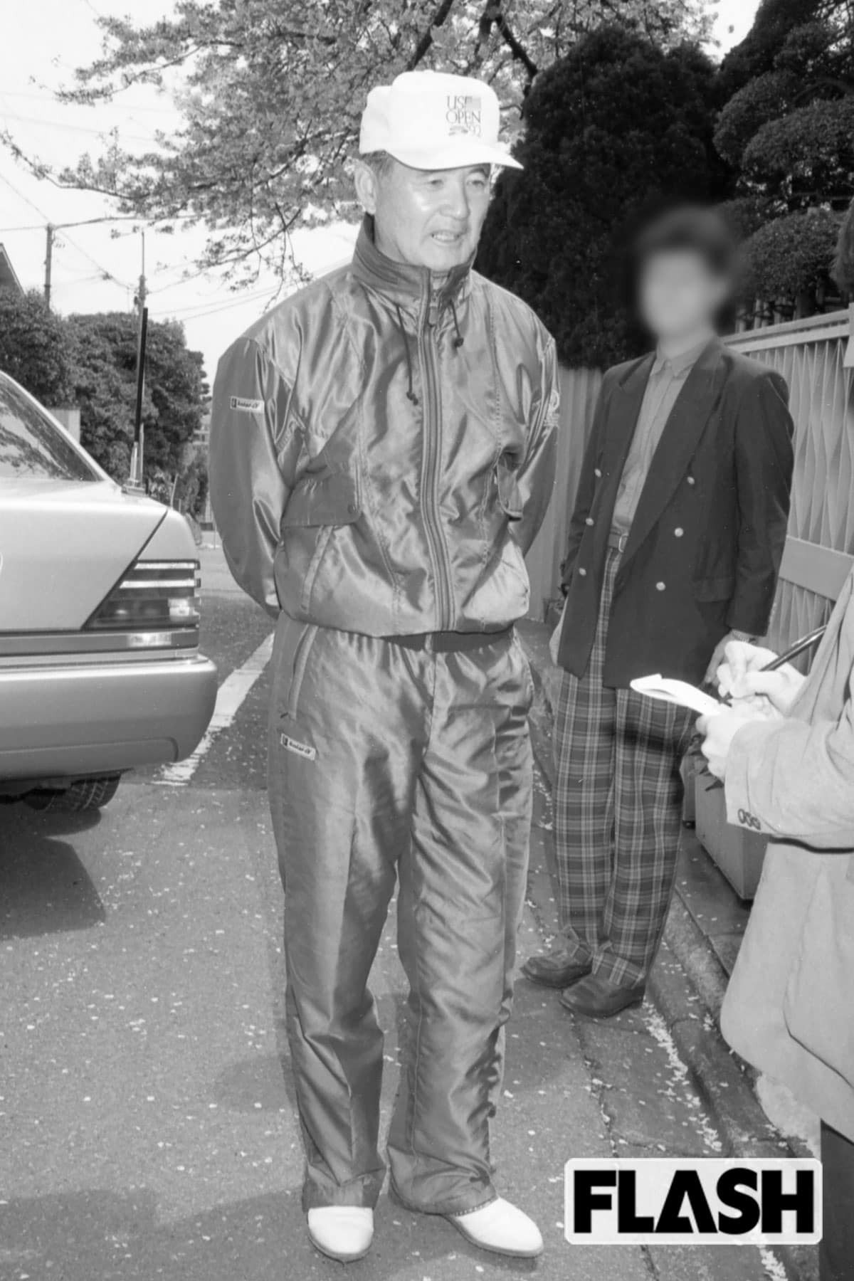 1994年4月、開幕戦当日の朝、近所を散歩して報道陣の質問に答えた。この日、松井秀喜が大暴れして快勝
