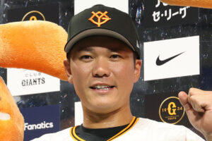 巨人坂本、一軍復帰も年俸5億には「まるで及ばぬ」活躍…長嶋さんと結んだ …