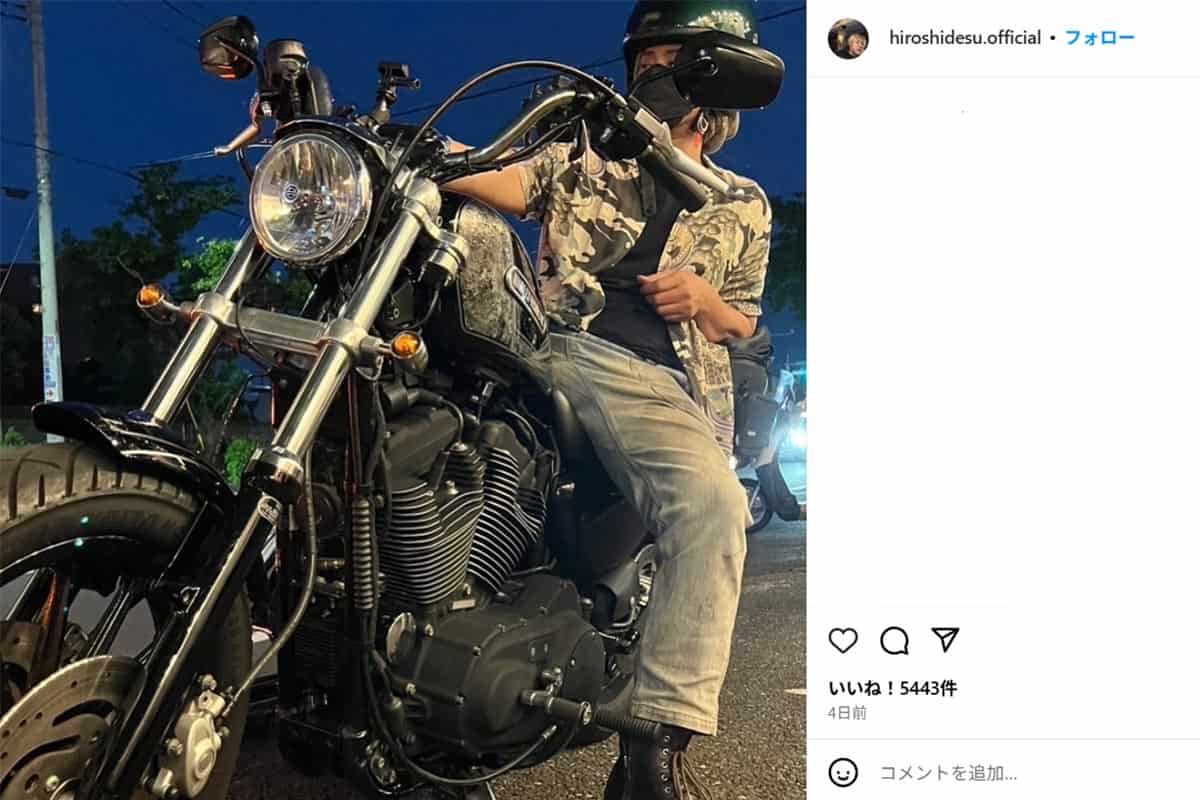 ハーレーダビッドソンにまたがるヒロシ(本人のInstagramに6月28日投稿)