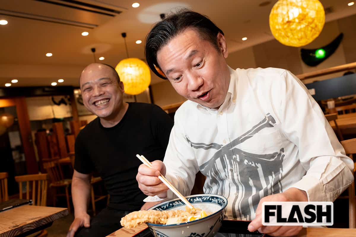 オモロー山下と「釜たけうどん」の此村さんのうどん談義は尽きない。「生地と空気を、いかに気持ちのいい密度にするか。言うことがややこしいですかね（笑）」