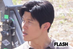 鈴木亮平、糟糠の “美人妻” と超ラブラブ映画デートをキャッチ！…最高級シートで見た意外な映画とは