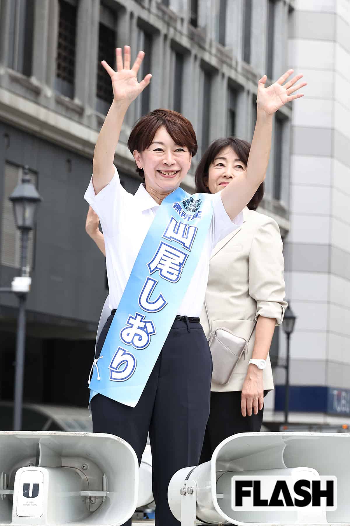 健闘が伝えられる山尾志桜里氏。7月5日には、JR池袋駅西口で演説をおこなった(写真・長谷川 新)