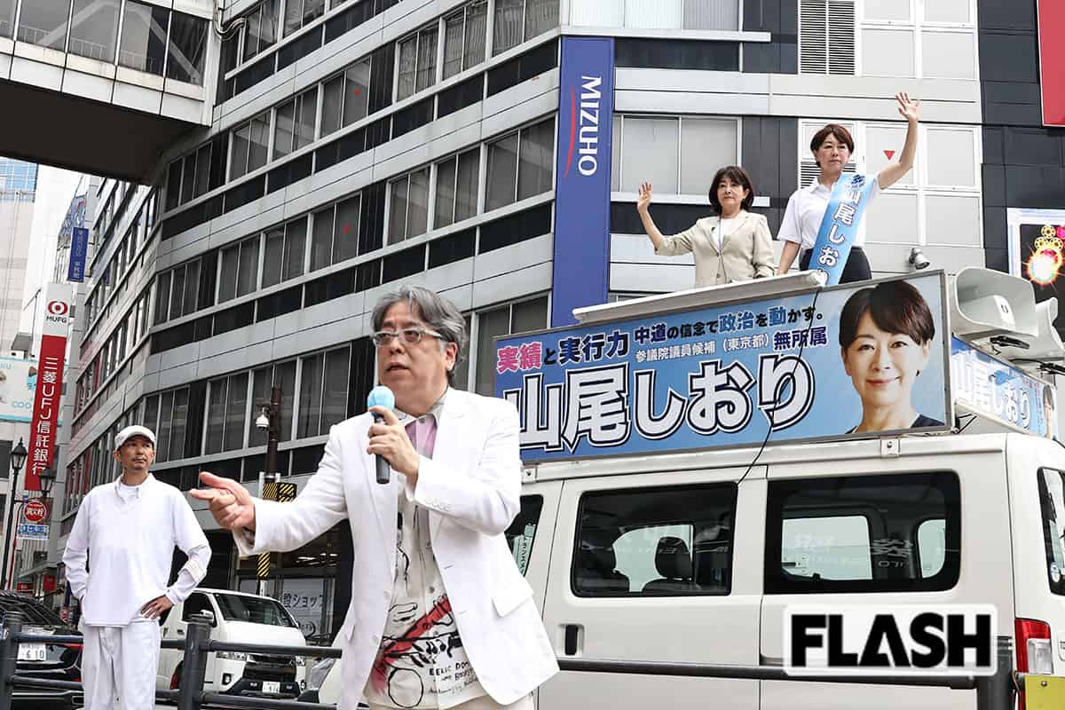 7月6日の演説には、漫画家の小林よしのり氏も応援に駆けつけた(写真・長谷川 新)