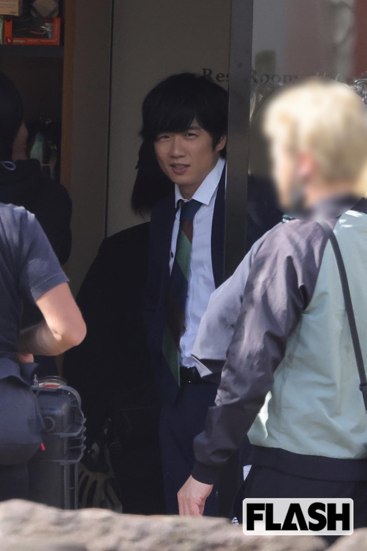 スーツ姿の風間俊介